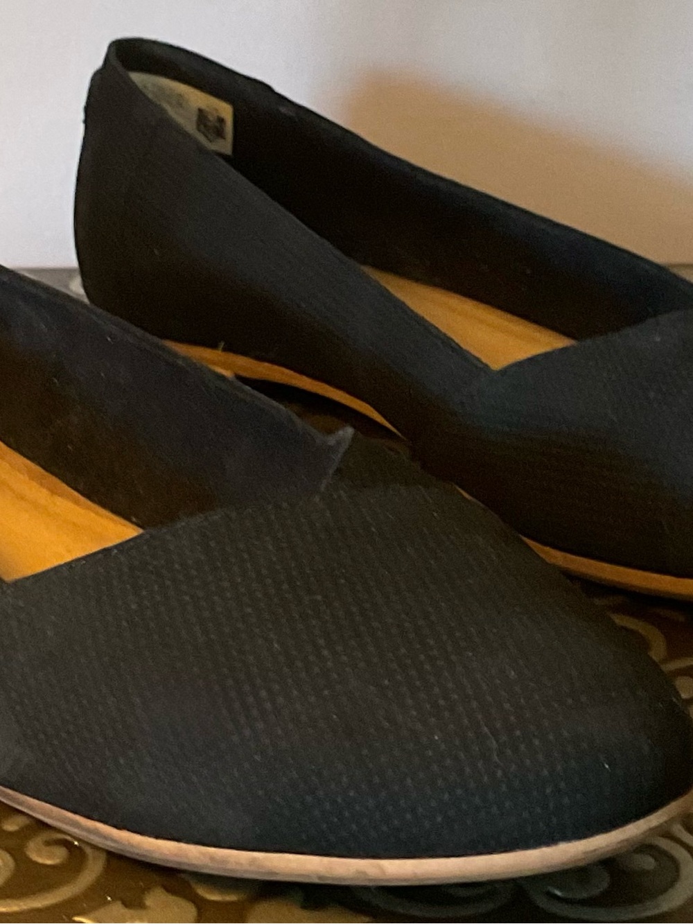 Toms Black Women's Slip-On Flats Jutti